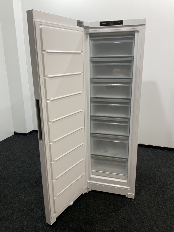 Miele vrieskast FNS 4382 D - Vrijstaand - Wit