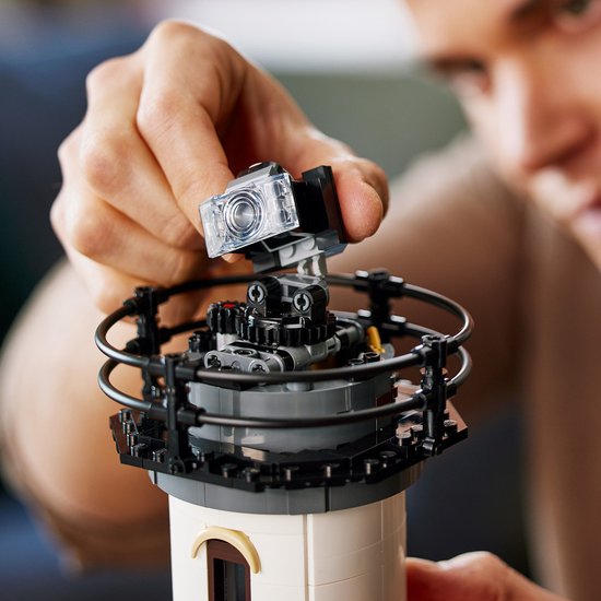 LEGO Ideas Gemotoriseerde vuurtoren met Lichtjes - 21335