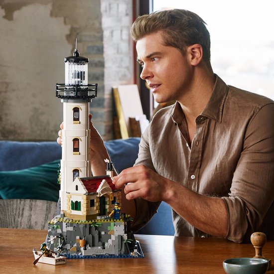 LEGO Ideas Gemotoriseerde vuurtoren met Lichtjes - 21335