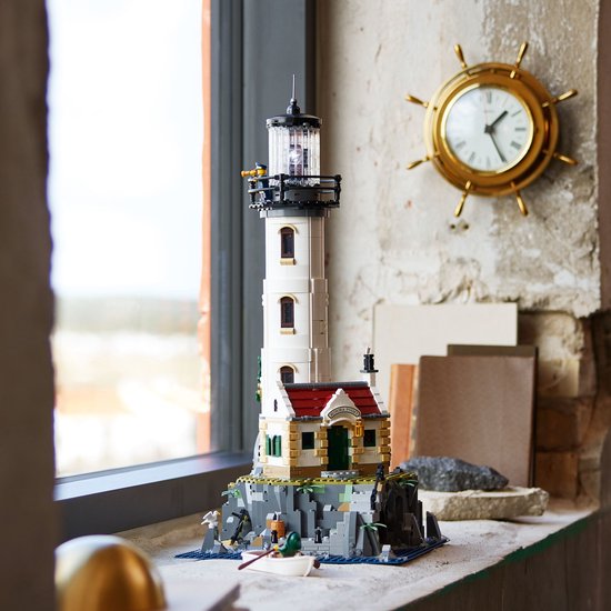 LEGO Ideas Gemotoriseerde vuurtoren met Lichtjes - 21335