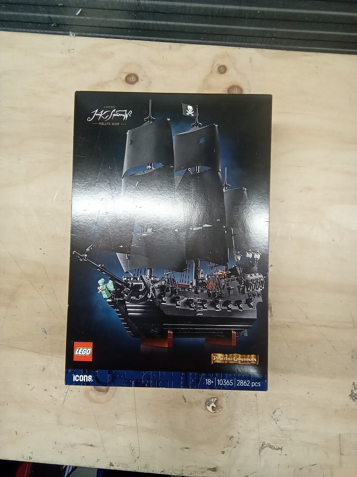 LEGO Icons Pirates of the Caribbean - Het Piratenschip van Kapitein Jack Sparrow - 10365
