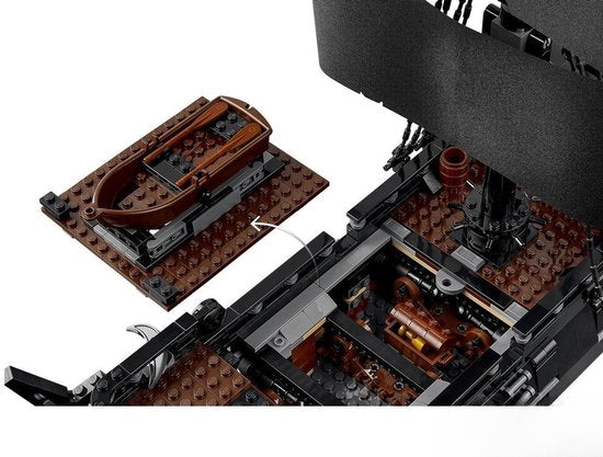 LEGO Icons Pirates of the Caribbean - Het Piratenschip van Kapitein Jack Sparrow - 10365