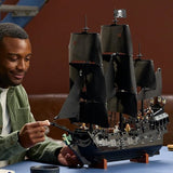 LEGO Icons Pirates of the Caribbean - Het Piratenschip van Kapitein Jack Sparrow - 10365