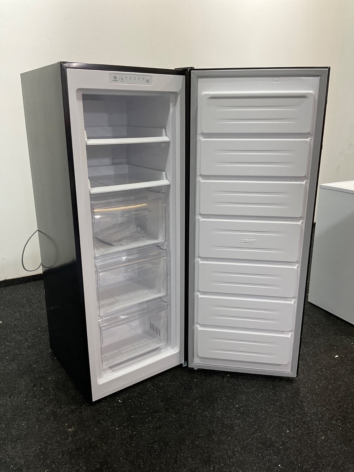 Inventum vrieskast VR1430B - Vrijstaand - Zwart 143cm