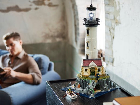 LEGO Ideas Gemotoriseerde vuurtoren met Lichtjes - 21335