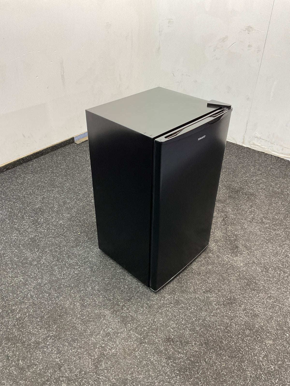 Tomado koelkast TRT4702B - Tafelmodel met vriesvak - Zwart