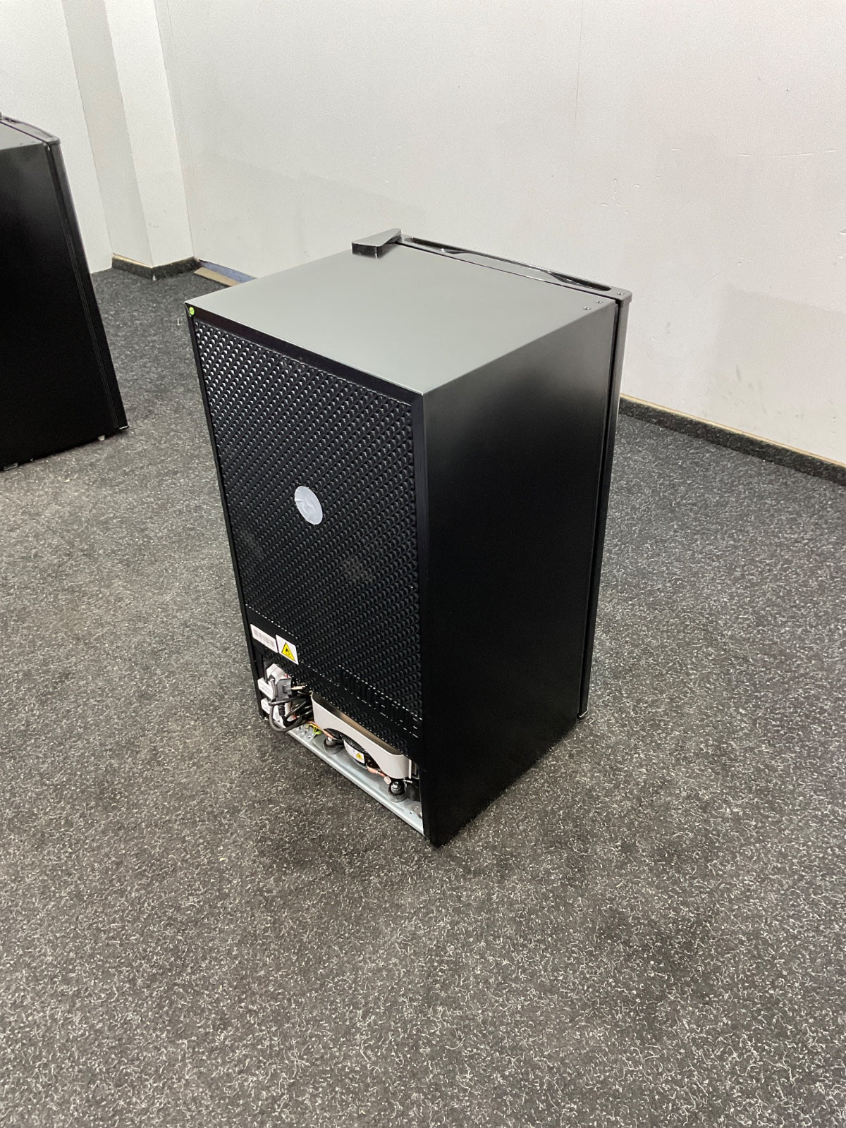 Tomado koelkast TRT4702B - Tafelmodel met vriesvak - Zwart