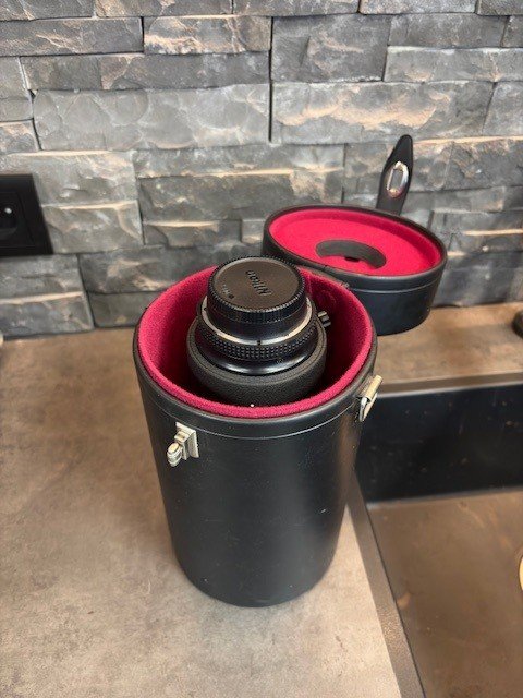 Nikon – ED AF Nikkor 80-200mm f/2.8 + 2 Extra Lenzen + Nikon D3000 Body