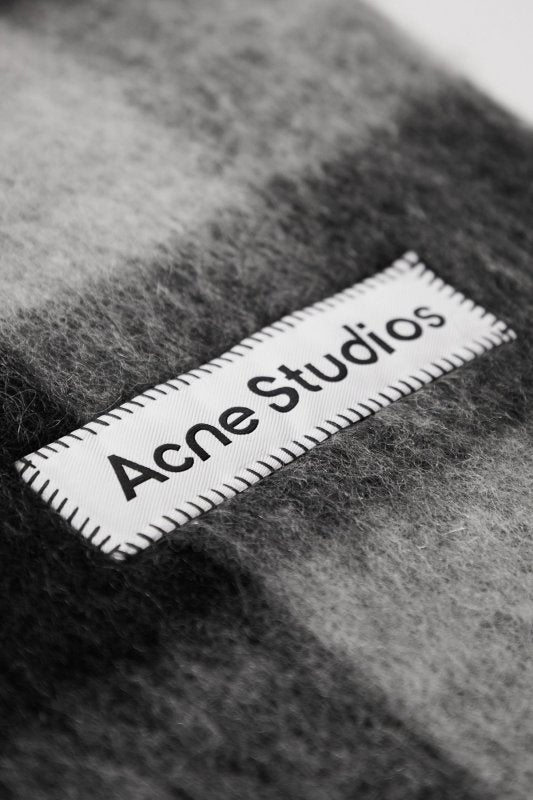 Acne studios - Geblokte Heren Sjaal - zwart/donkergrijs 