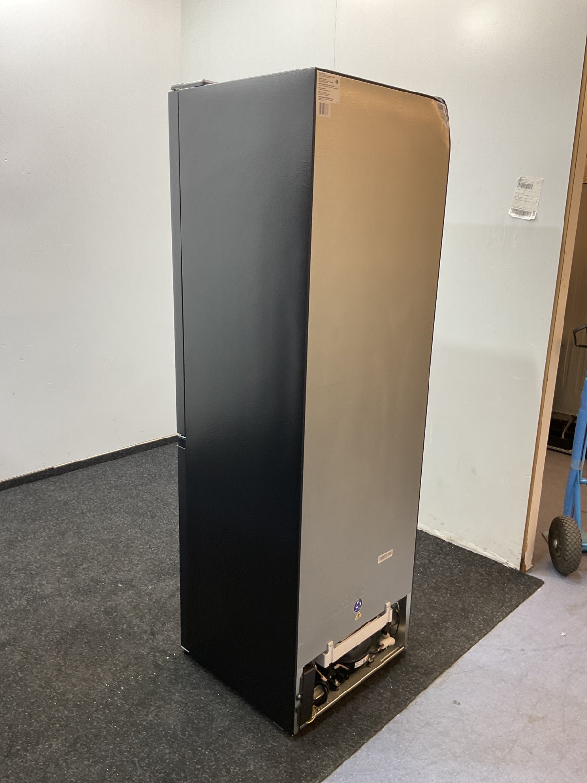 Hisense koelkast RB390N4BFC - 304 liter - Zwart