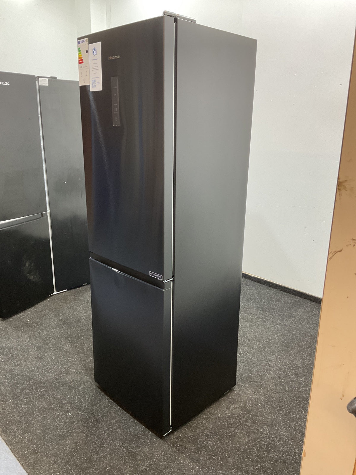Hisense koelkast RB390N4BFC - 304 liter - Zwart