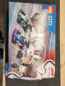 LEGO City F1 garage met Mercedes-AMG en Alpine auto's - 60444
