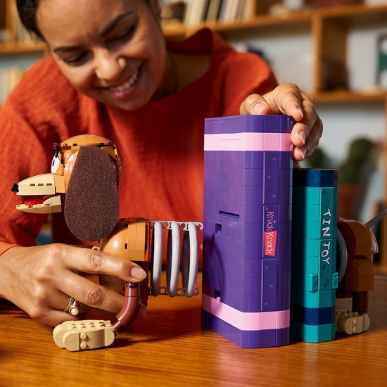 LEGO Disney en Pixar Toy Story Slinky Hond Boekensteunen Bouwpakket voor Volwassenen - 43301