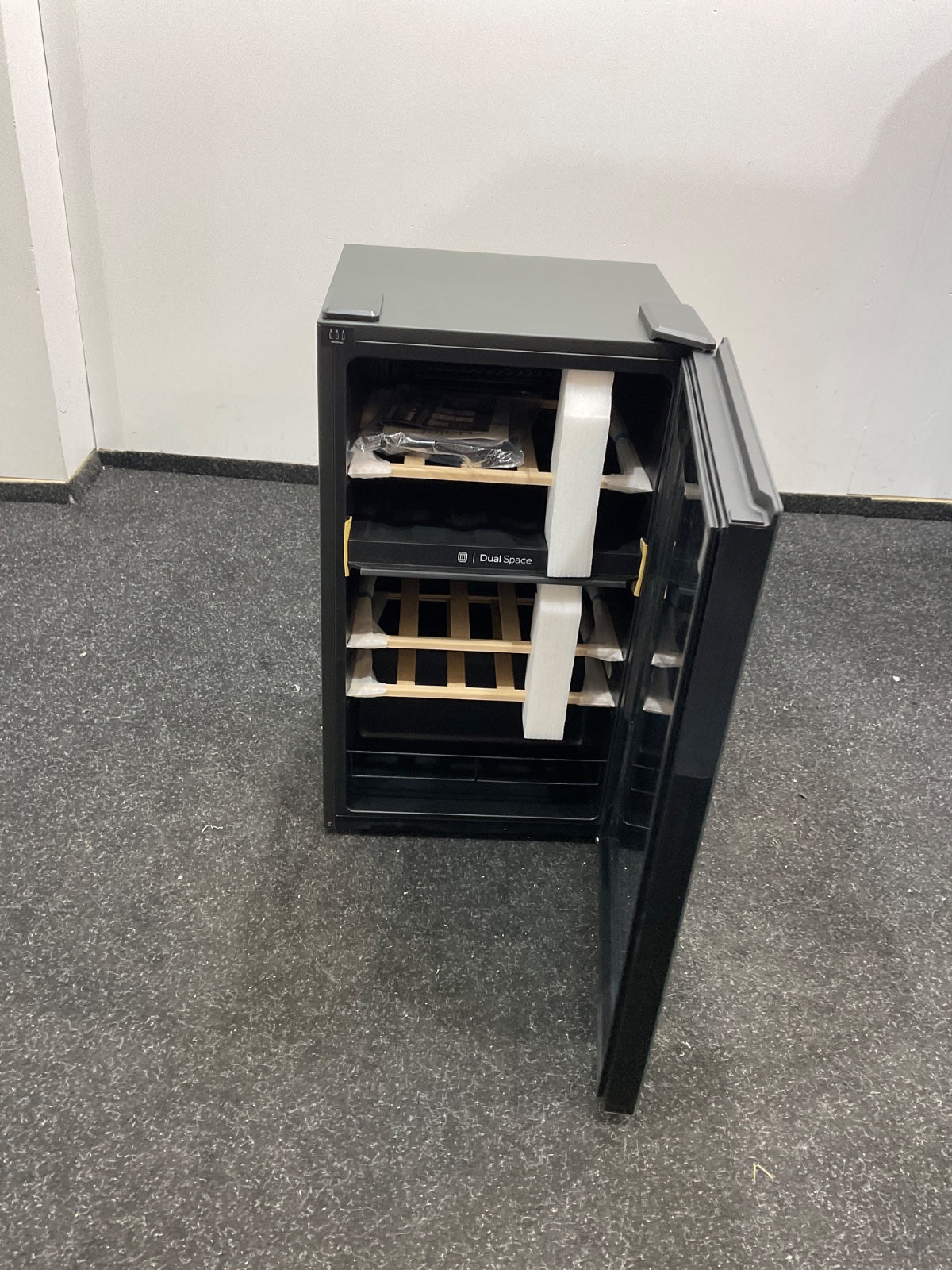 Haier wijnkoelkast HWS32GDG - 32 flessen - Zwart