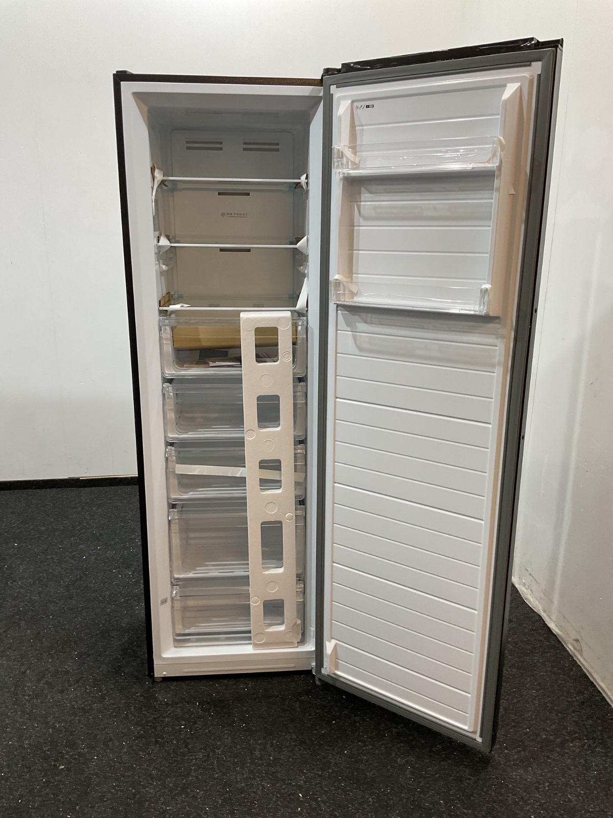 Inventum vrieskast VR1850B - No Frost - Zwart