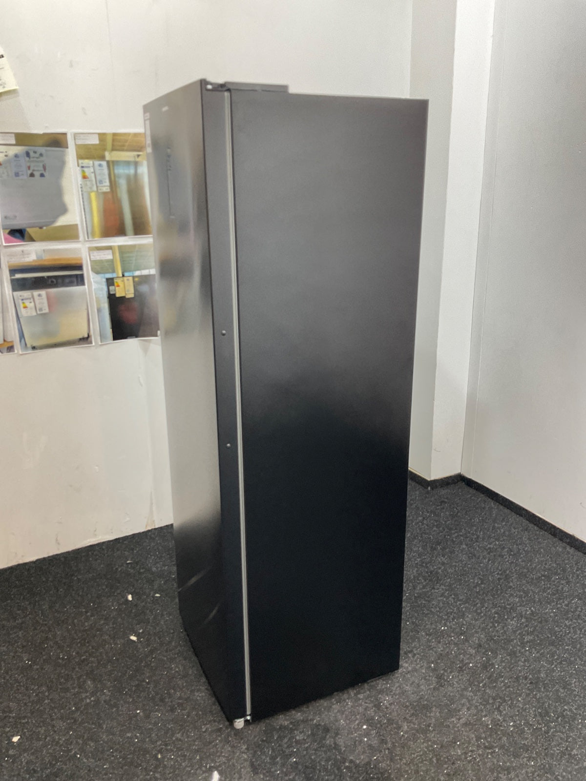 Inventum vrieskast VR1850B - No Frost - Zwart
