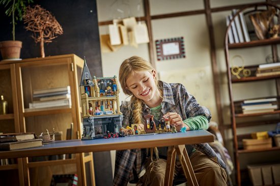 LEGO Harry Potter Kasteel Zweinstein: Ziekenzaal Bouwpakket voor Kinderen met 7 Minifiguren - 76463