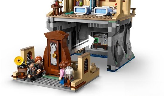 LEGO Harry Potter Kasteel Zweinstein: Ziekenzaal Bouwpakket voor Kinderen met 7 Minifiguren - 76463