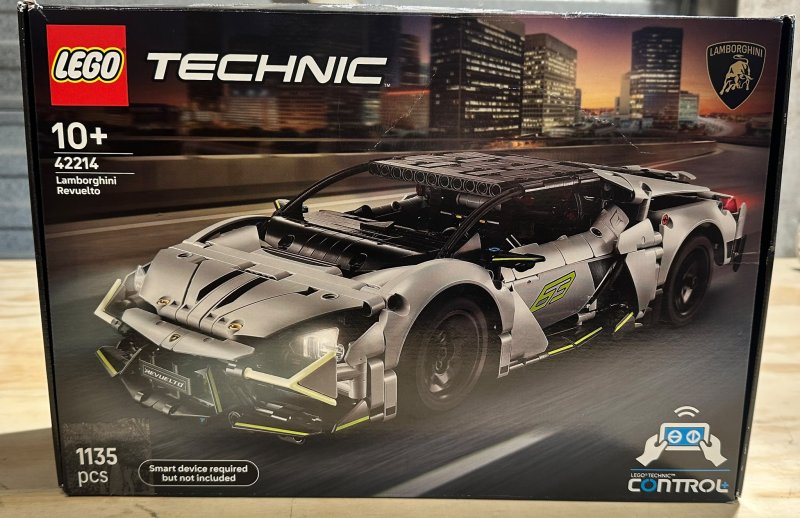 LEGO Technic Lamborghini Revuelto Supersportwagen - 42214