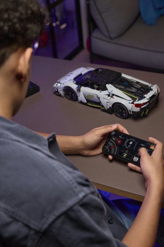 LEGO Technic Lamborghini Revuelto Supersportwagen - 42214
