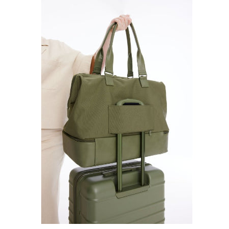 Béis - The Convertible Weekender in Olive