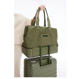Béis - The Convertible Weekender in Olive