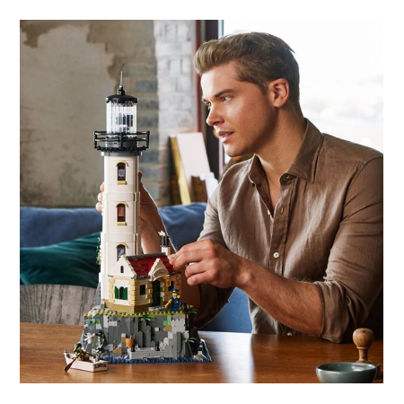 LEGO Ideas Gemotoriseerde vuurtoren met Lichtjes - 21335