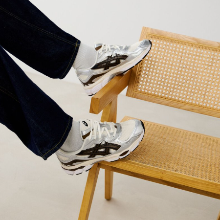 Asics kindersportschoen Gel-Nyc 1203A803-100 - Cream/Black/Brown - Maat 36